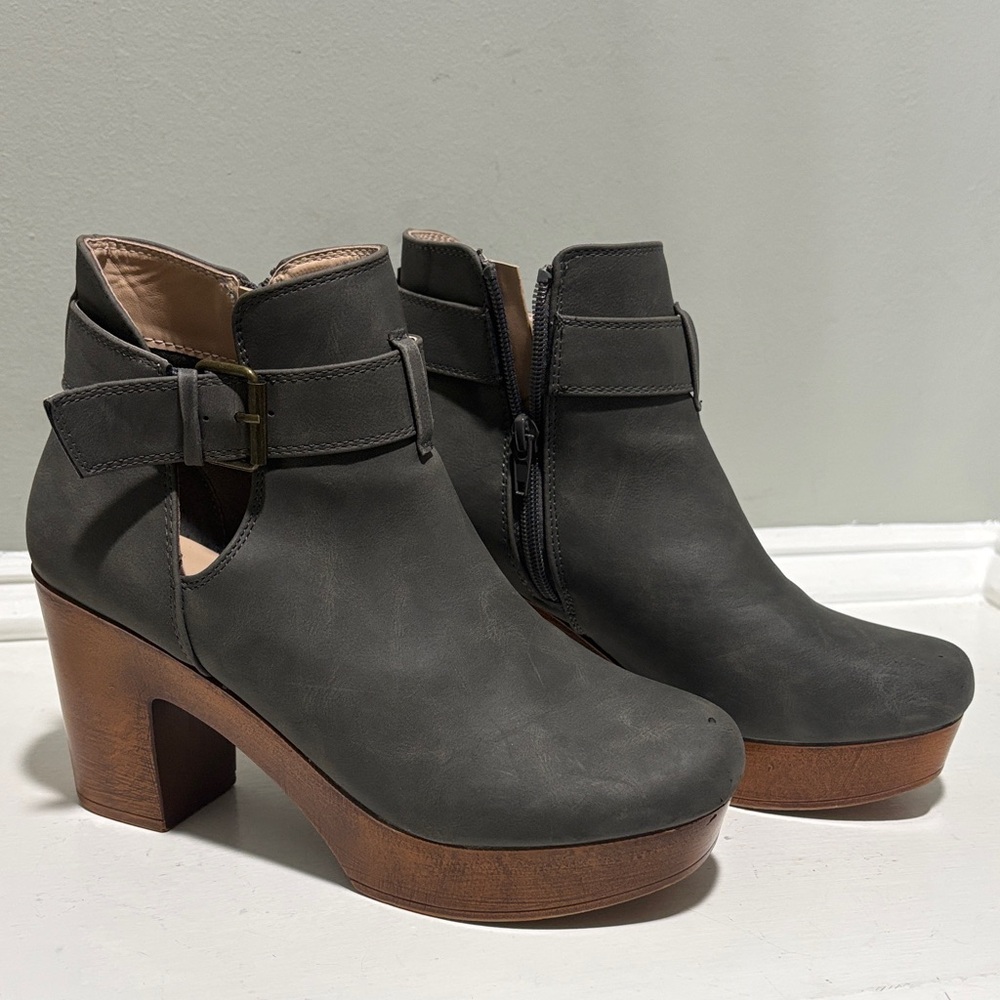 NWOT COBIE Gray Ankle Boots w/ Wooden Soles-7.5